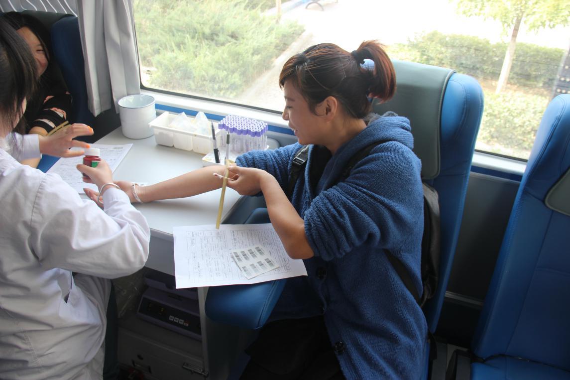 参与无偿献血活动的员工