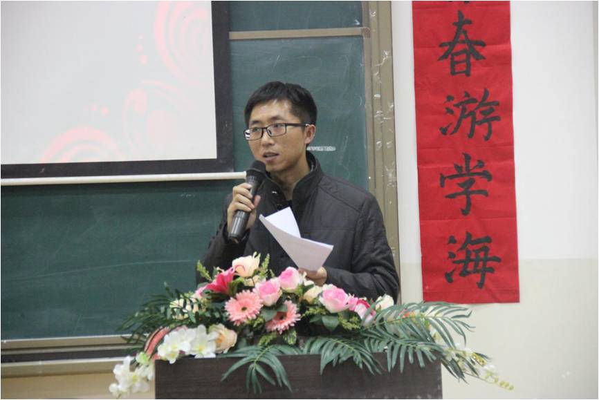 宣传部副部长郭伟老师为选手们做点评