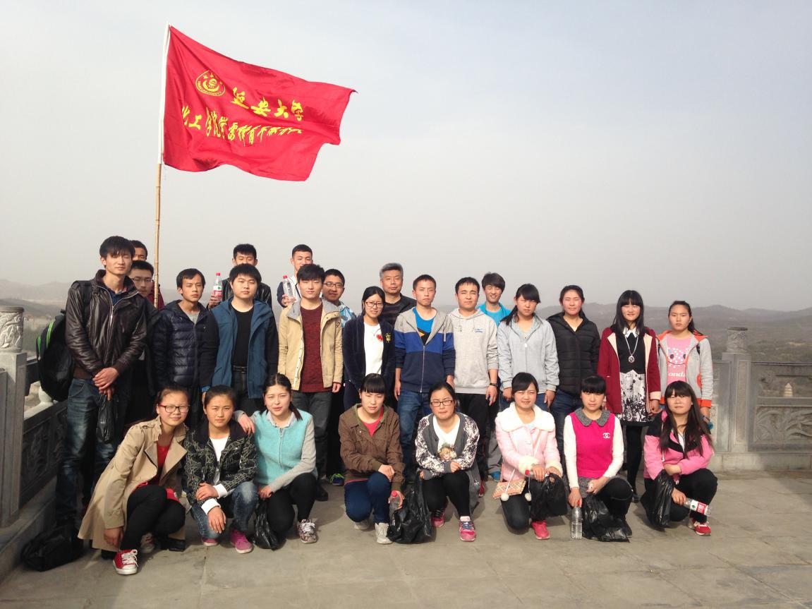 凤凰山学雷锋活动留念