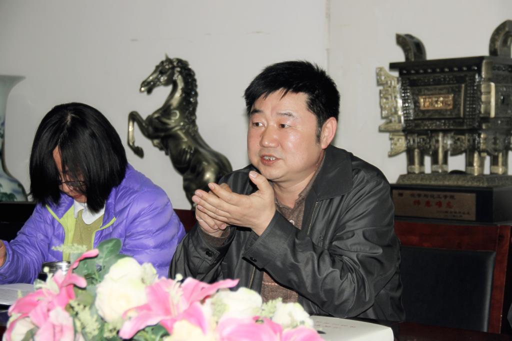 公司党委书记舒永安为师生骨干做报告