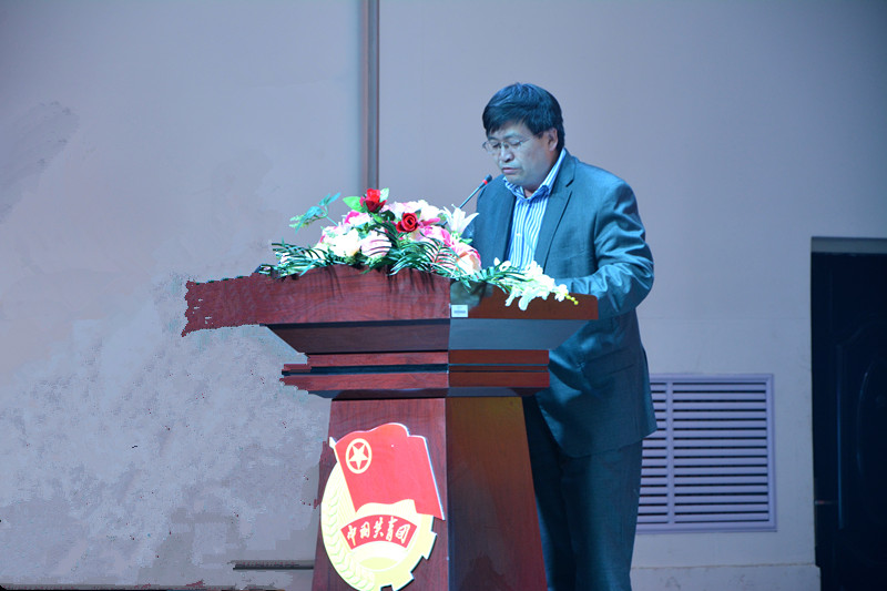 经理高楼军宣读表彰决定