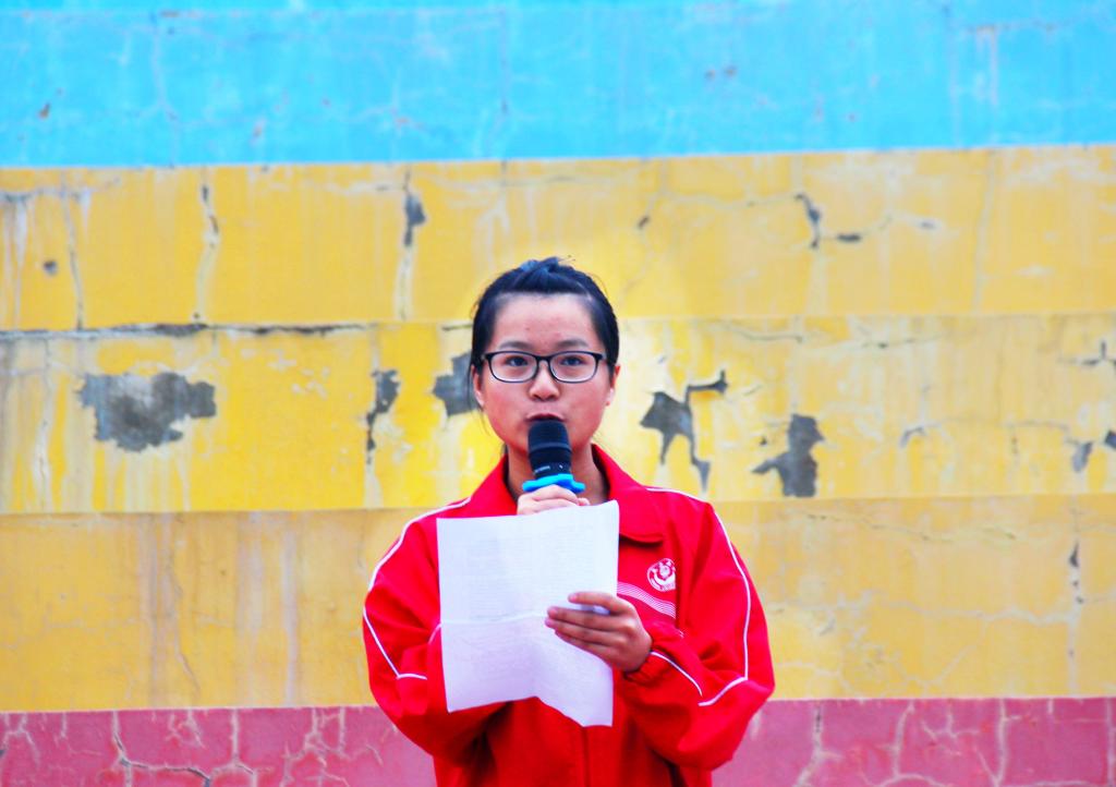 应化14刘咪同学做国旗下的演讲