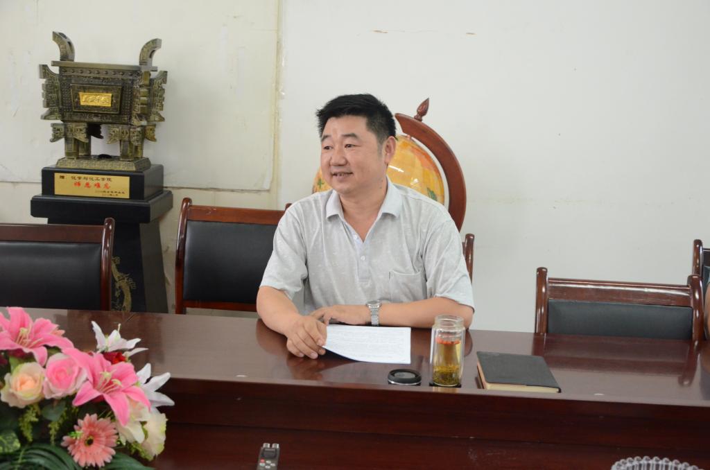 公司党委书记舒永安作报告