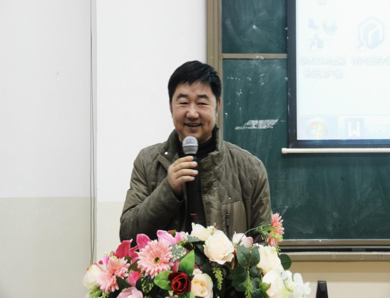 公司党委书记舒永安老师主持会议